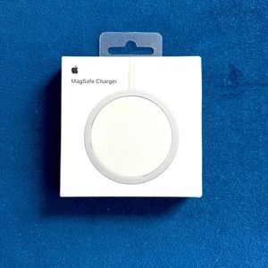 Apple MagSafe Charger. NWT